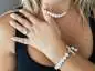 Preview: Elegantes Design-Perlenarmband weiß rund 7-8 mm, Designverschluss 925er Silber, Gaura Pearls, Estland Bild 2