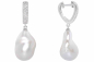 Preview: Eleganter Perlenohrring hängend weiß barock 13-14 mm, Zirkonia, Englischer Verschluss, Gaura Pearls, Estland