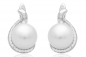 Preview: Eleganter Perlenohrring weiß rund 10-10.5 mm, Zirkoniabogen, Englischer Verschluss, 925er Silber, Gaura Pearls, Estland