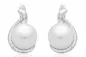 Preview: Eleganter Perlenohrring weiß rund 10-10.5 mm, Zirkoniabogen, Englischer Verschluss, 925er Silber, Gaura Pearls, Estland Preview: Eleganter Perlenohrring weiß rund 10-10.5 mm, Zirkoniabogen, Englischer Verschluss, 925er Silber, Gaura Pearls, Estland