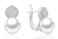 Preview: Eleganter Perlenohrring weiß rund 8.5-9 mm, Zirkonia, Englischer Verschluss, 925er Silber, Gaura Pearls, Estland