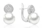 Preview: Eleganter Perlenohrring weiß rund 8.5-9 mm, Zirkonia, Englischer Verschluss, 925er Silber, Gaura Pearls, Estland Preview: Eleganter Perlenohrring weiß rund 8.5-9 mm, Zirkonia, Englischer Verschluss, 925er Silber, Gaura Pearls, Estland