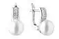 Mobile Preview: Eleganter Perlenohrring weiß rund 9-9.5 mm, Zirkoniabogen, Englischer Verschluss, 925er Silber, Gaura Pearls, Estland