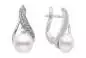 Preview: Eleganter Perlenohrring weiß rund 8.5-9 mm, Zirkoniabogen, Englischer Verschluss, 925er Silber, Gaura Pearls, Estland