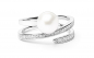 Preview: Geschwungener Ring mit weißer Perle 8-8.5 mm, Zirkonia, 925er rhodiniertes Silber, Gaura Pearls, Estland