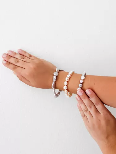 Modernes Perlenarmband rosa barock, 10-11 mm, 19.5 cm, Verschluss Stahl, Gaura Pearls, Estland am Arm