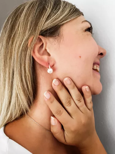 Gaura Pearls Perlenohrringe - weiß, 9.5 mm, Zirkonia, 585 Roségold Bild 1