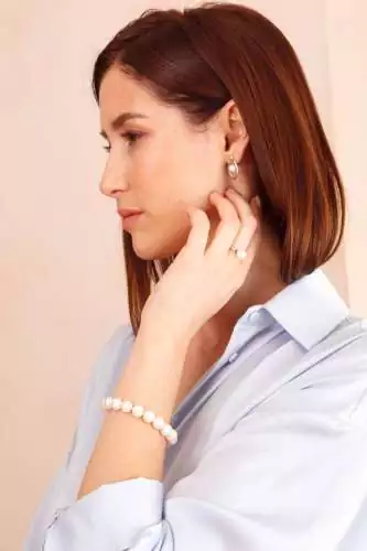 Elegantes Perlenarmband weiß rund 9-10 mm, Verschluss 925er Silber mit Perle, Gaura Pearls, Estland BILD