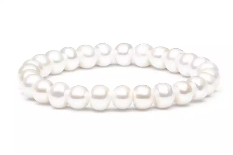 Klassisches Perlenarmband weiß halbrund 8-9 mm, 19 cm Länge flexibles Band, Gaura Pearls, Estland