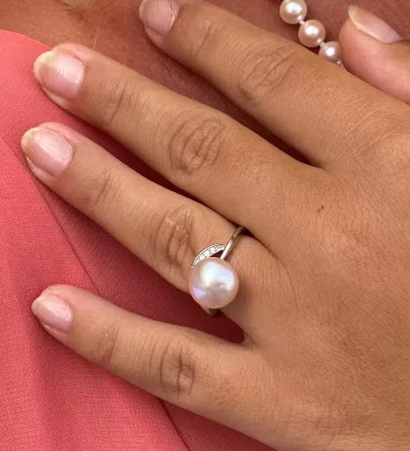 Eleganter Perlenring lavendel rund mit Zirkonia-Einfassung, 925er rhodiniertes Silber, Gaura Pearls, Estland Bild 4