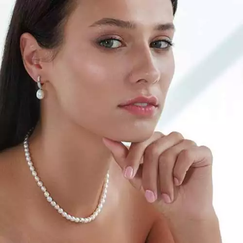 Leichte Perlenkette weiß reisförmig 5.5-6 mm, 43 cm, Verschluss 925er Silber, Gaura Pearls, Estland