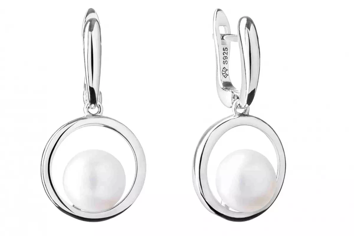 Casual Perlenohrhänger weiß rund 8.5-9 mm, Englischer Verschluss 925er Silber, Gaura Pearls, Estland Casual Perlenohrhänger weiß rund 8.5-9 mm, Englischer Verschluss 925er Silber, Gaura Pearls, Estland