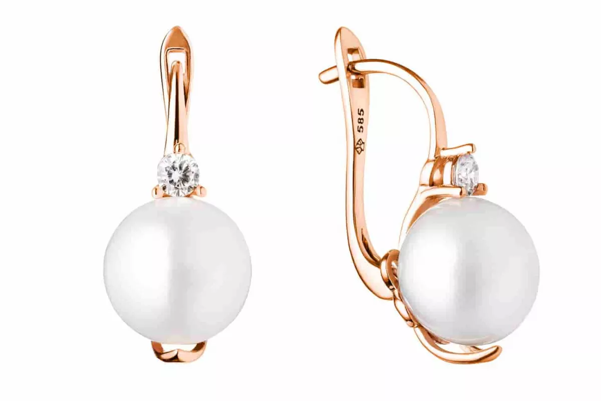 Eleganter Perlenohrring Roségold 585 weiß rund 9-9.5 mm, Zirkonia, Engl.Verschl, Gaura Pearls, Estland Eleganter Perlenohrring Roségold 585 weiß rund 9-9.5 mm, Zirkonia, Engl.Verschl, Gaura Pearls, Estland