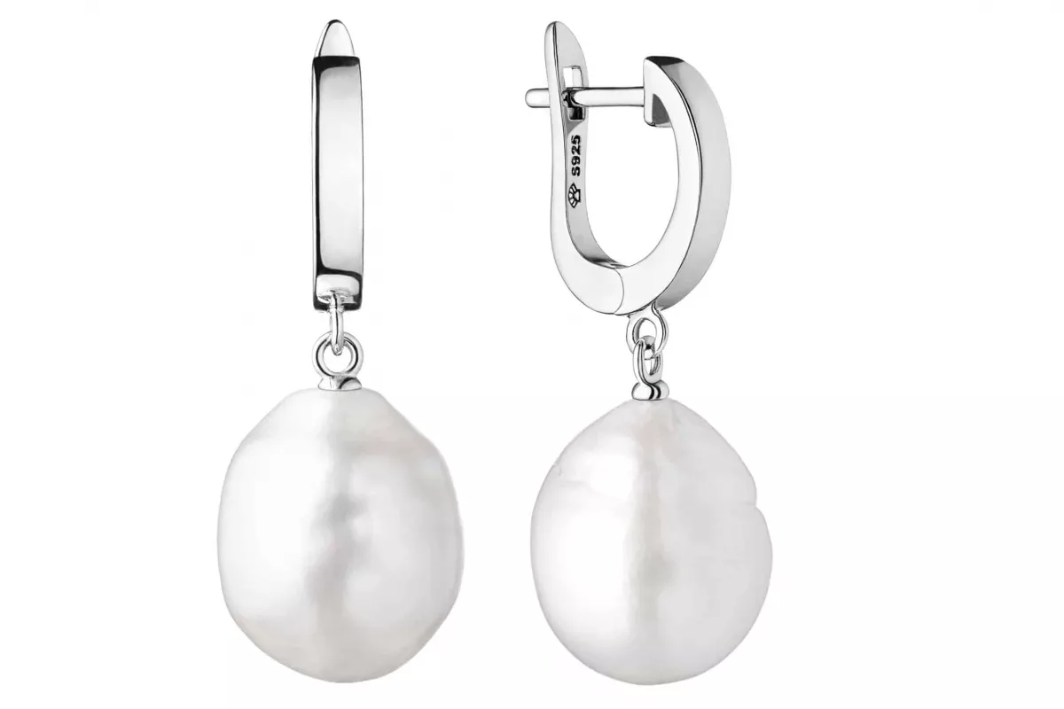 Eleganter Perlenohrring hängend weiß barock 13-14 mm, Zirkonia, Englischer Verschluss, Gaura Pearls, Estland Eleganter Perlenohrring hängend weiß barock 13-14 mm, Zirkonia, Englischer Verschluss, Gaura Pearls, Estland