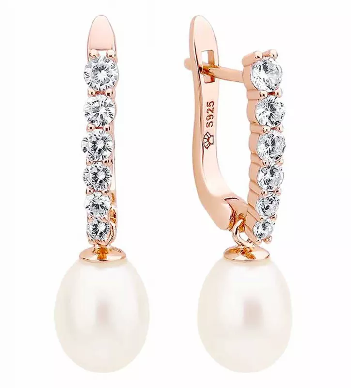 Eleganter Perlenohrring in Rosegold 14K plattiert (1 Mik) weiß reisförmig 8-8.5 mm, Engl Verschluss, Gaura Pearls, Estland Eleganter Perlenohrring in Rosegold 14K plattiert (1 Mik) weiß reisförmig 8-8.5 mm, Engl Verschluss, Gaura Pearls, Estland