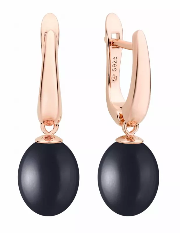 Eleganter Perlenohrring in Roségold 585 plattiert (1 Mik) reisförmig 8-8.5 mm, Engl Verschluss, Gaura Pearls, Estland Eleganter Perlenohrring in Roségold 585 plattiert (1 Mik) reisförmig 8-8.5 mm, Engl Verschluss, Gaura Pearls, Estland