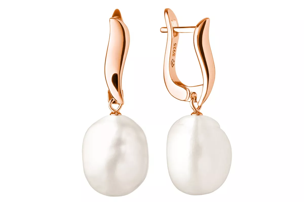 Eleganter Perlenohrring in Roségold 585 plattiert (1 Mik) weiß Kasumi like 12-13 mm, Engl Verschluss, Gaura Pearls, Estland Eleganter Perlenohrring in Roségold 585 plattiert (1 Mik) weiß Kasumi like 12-13 mm, Engl Verschluss, Gaura Pearls, Estland