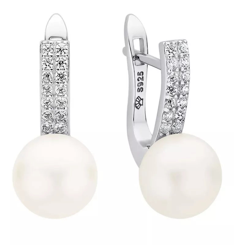 Eleganter Perlenohrring weiß rund 9-9.5 mm, Zirkoniabogen, Englischer Verschluss, 925er Silber, Gaura Pearls, Estland Eleganter Perlenohrring weiß rund 9-9.5 mm, Zirkoniabogen, Englischer Verschluss, 925er Silber, Gaura Pearls, Estland