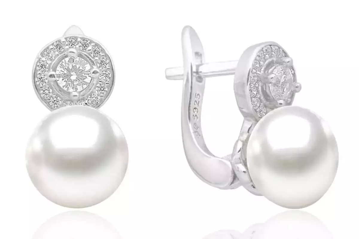 Eleganter Perlenohrring weiß rund 8.5-9 mm, Zirkonia, Englischer Verschluss, 925er Silber, Gaura Pearls, Estland