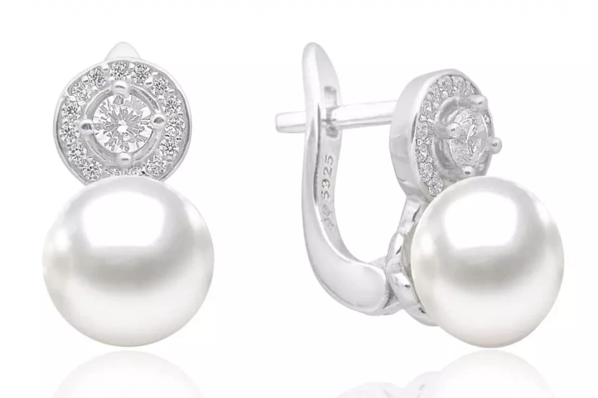 Eleganter Perlenohrring weiß rund 8.5-9 mm, Zirkonia, Englischer Verschluss, 925er Silber, Gaura Pearls, Estland Eleganter Perlenohrring weiß rund 8.5-9 mm, Zirkonia, Englischer Verschluss, 925er Silber, Gaura Pearls, Estland