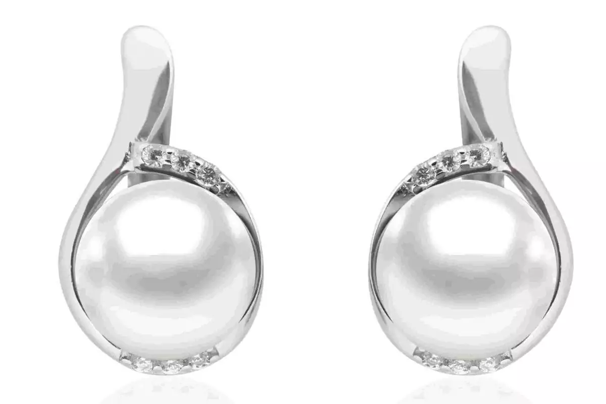 Eleganter Perlenohrring weiß rund 8.5-9 mm, Zirkoniabogen, Englischer Verschluss, 925er Silber, Gaura Pearls, Estland