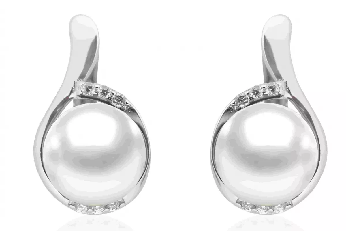 Eleganter Perlenohrring weiß rund 8.5-9 mm, Zirkoniabogen, Englischer Verschluss, 925er Silber, Gaura Pearls, Estland Eleganter Perlenohrring weiß rund 8.5-9 mm, Zirkoniabogen, Englischer Verschluss, 925er Silber, Gaura Pearls, Estland