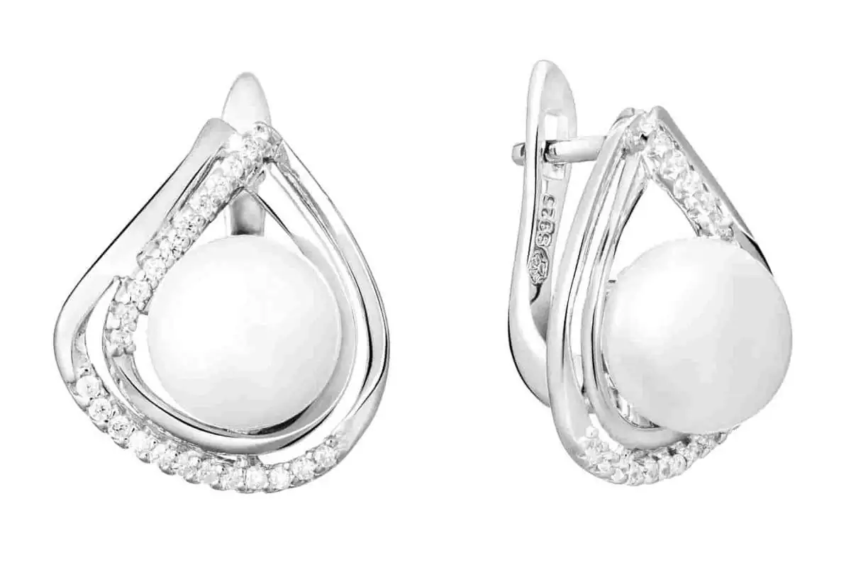Eleganter Perlenohrring weiße rund 8.5-9 mm, Zirkonia, Englischer Verschluss, 925er Silber, Gaura Pearls, Estland