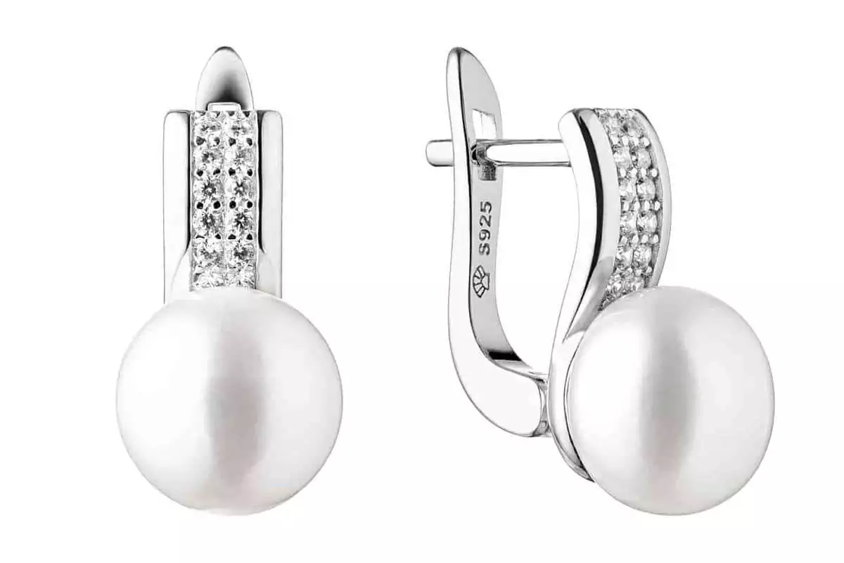 Eleganter Perlenohrring weiß rund 9-9.5 mm, Zirkoniabogen, Englischer Verschluss, 925er Silber, Gaura Pearls, Estland
