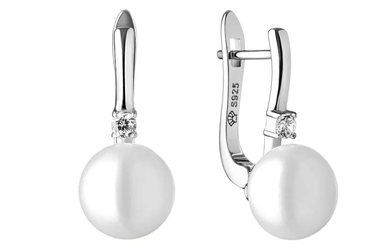 Eleganter Perlenohrring weiß rund Eleganter Perlenohrring weiß rund