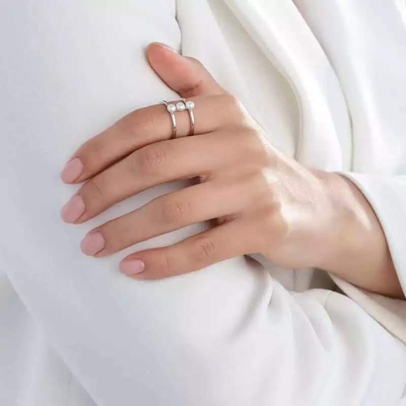 Eleganter Doppel-Ring mit weißer Perle, 925er rhodiniertes Silber, Gaura Pearls, Bild 1