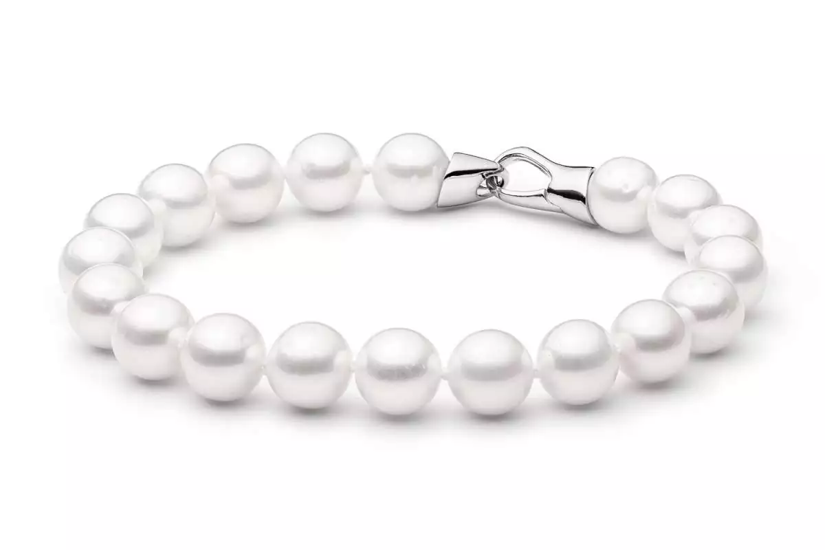 Elegantes Perlenarmband weiß rund 9.5-10.5 mm, Designverschluss 925er Silber, Gaura Pearls, Estland