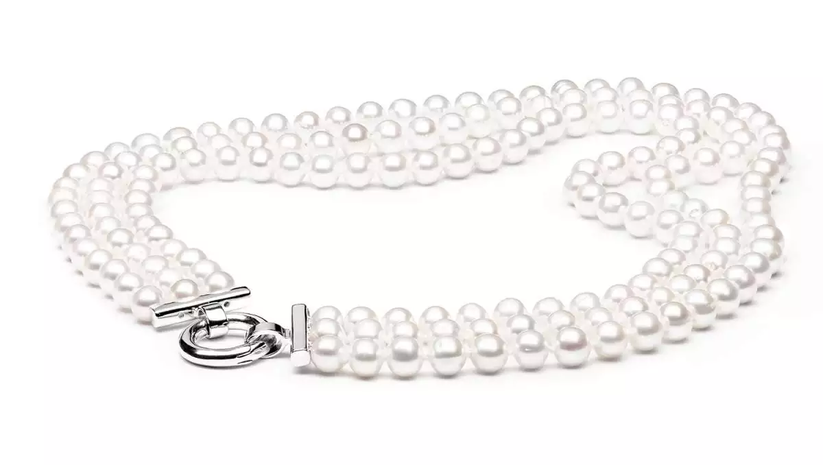 Perlenkette Queen Elegantes 3-reihiges Perlencollier weiß, 6-7 mm, rund, 40 cm, komfortabler Designverschluss 925er Silber, Gaura-Pearls