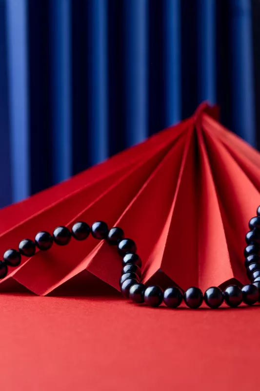 Elegante Perlenkette schwarz groß rund, 10-11 mm, 50 cm Länge, Verschluss 925er Silber, Gaura Pearls, Estland Elegante Perlenkette schwarz groß rund, 10-11 mm, 50 cm Länge, Verschluss 925er Silber, Gaura Pearls, Estland