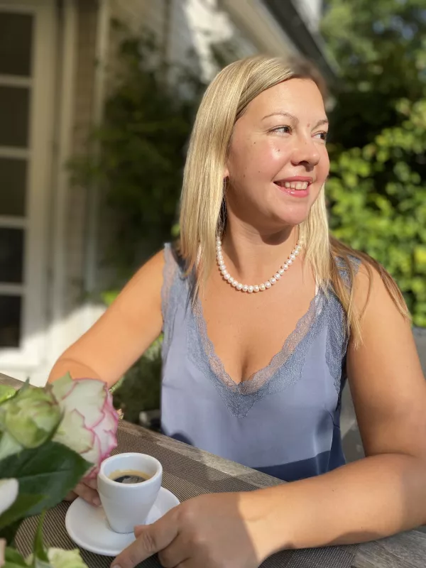 Klassische elegante Perlenkette weiß halbrund 10-11 mm, 45 cm, Verschluss 925er Silber, Gaura Pearls, Estland Klassische elegante Perlenkette weiß halbrund 10-11 mm, 45 cm, Verschluss 925er Silber, Gaura Pearls, Estland