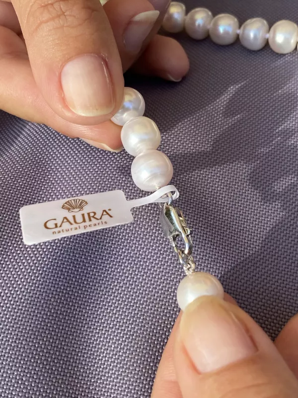Klassische elegante Perlenkette weiß halbrund 10-11 mm, 45 cm, Verschluss 925er Silber, Gaura Pearls, Estland Klassische elegante Perlenkette weiß halbrund 10-11 mm, 45 cm, Verschluss 925er Silber, Gaura Pearls, Estland