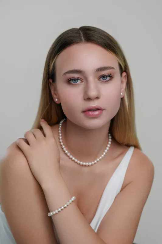 Klassischer Perlenohrstecker weiß rund 6.5-7 mm, 14KT Gelb Gold Sicherheitsverschluss, Gaura Pearls, Estland Bild 4 Klassischer Perlenohrstecker weiß rund 6.5-7 mm, 14KT Gelb Gold Sicherheitsverschluss, Gaura Pearls, Estland Bild 4
