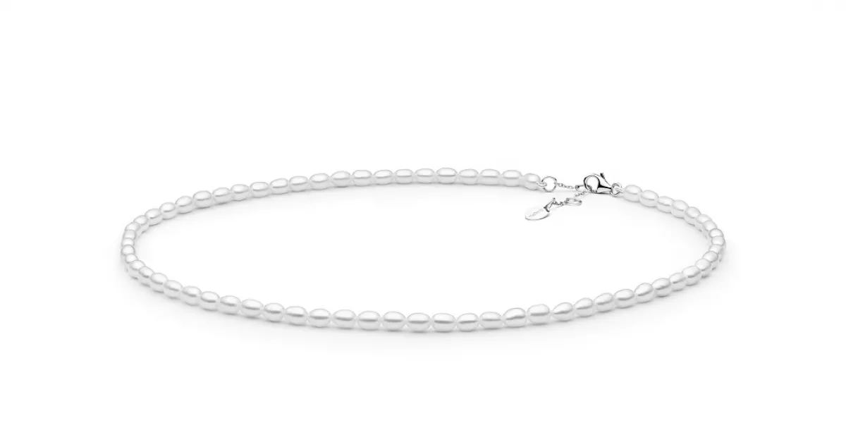 Leichte Perlenkette weiß reisförmig 4-4.5 mm, Verschluss 925er Silber, Gaura Pearls, Estland Leichte Perlenkette weiß reisförmig 4-4.5 mm, Verschluss 925er Silber, Gaura Pearls, Estland
