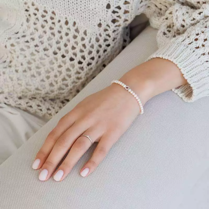 Elegantes Design-Perlenarmband weiß rund 4-4.5 mm, Länge 18 (+3) cm, 925er Silber, Gaura Pearls, Estland Bild 2