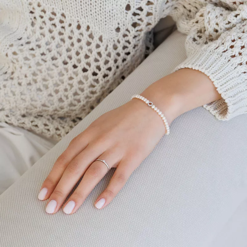 Elegantes Design-Perlenarmband weiß rund 4-4.5 mm, Länge 18 (+3) cm, 925er Silber, Gaura Pearls, Estland Bild 2 Elegantes Design-Perlenarmband weiß rund 4-4.5 mm, Länge 18 (+3) cm, 925er Silber, Gaura Pearls, Estland Bild 2