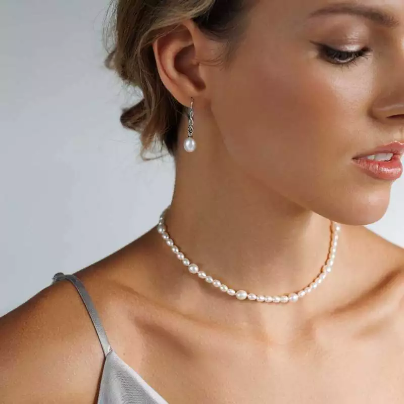 Leichte Perlenkette weiß reisförmig 4-5 mm, 37 (+3) cm, Verschluss 925er Silber, Gaura Pearls, Estland