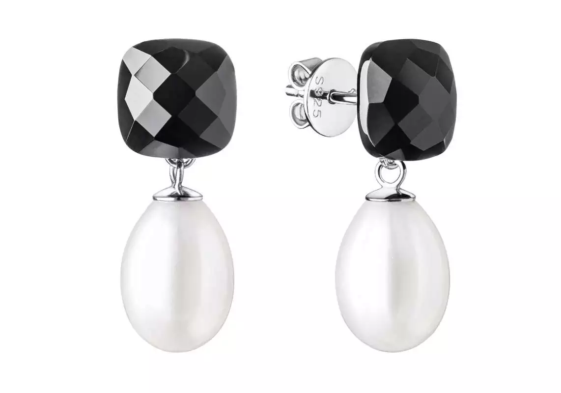 Eleganter Perlenohrstecker weiß reisförmig 8.5-9 mm, Onyx schwarz, 925er Silber Sich.verschluss, Gaura Pearls, Estland