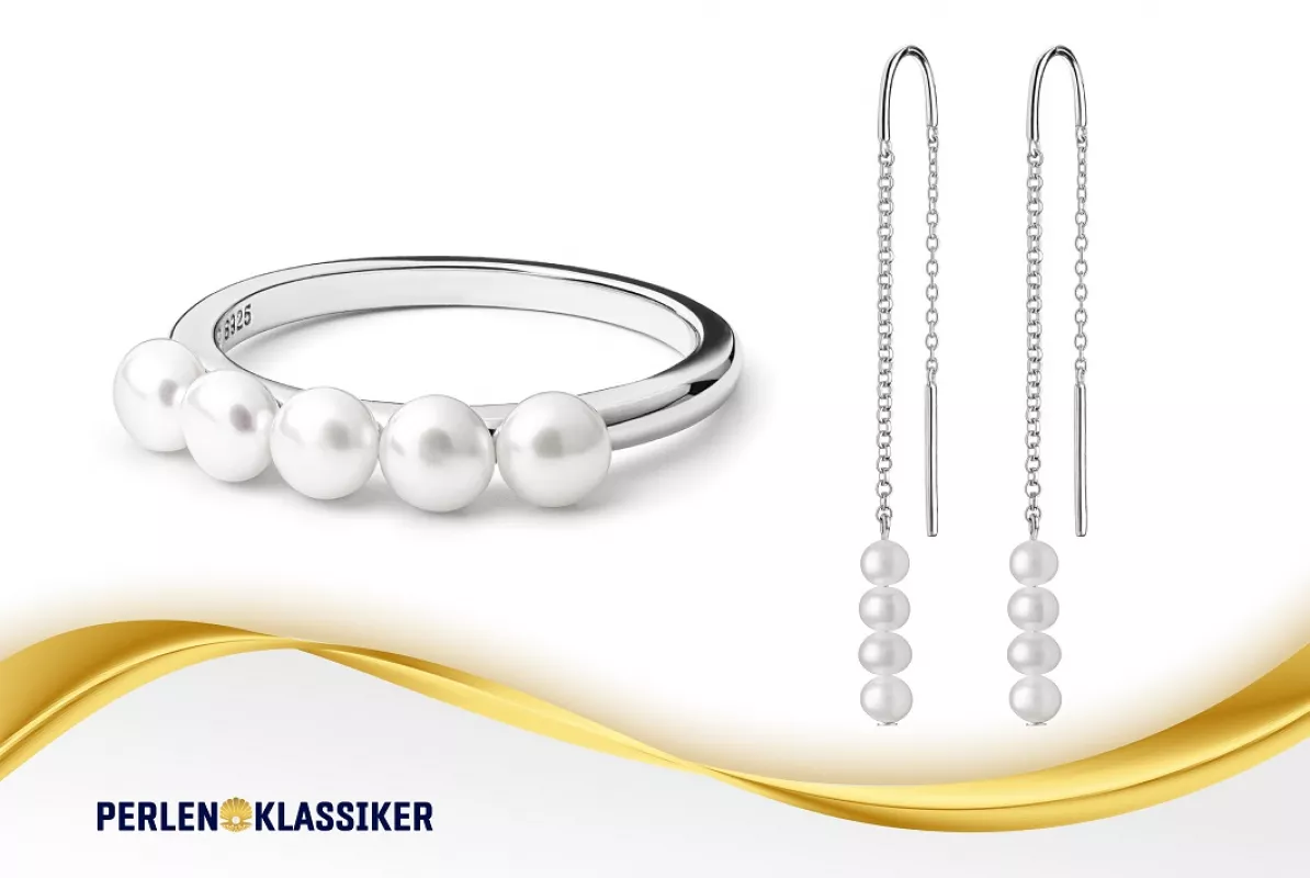 Perlenschmuck Set mit Ohrhängern und Perlenring mit kleinen weißen Perlen Perlenschmuck Set mit Ohrhängern und Perlenring mit kleinen weißen Perlen