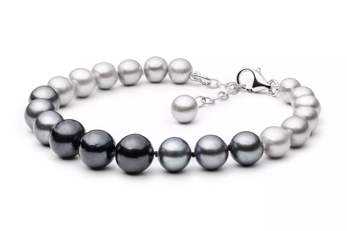 Perlenarmband "Shades of Grey" (grau bis schwarz) rund 7-10 mm, 18,5 cm Länge, Silber mit Perle, Gaura Pearls, Estland Perlenarmband "Shades of Grey" (grau bis schwarz) rund 7-10 mm, 18,5 cm Länge, Silber mit Perle, Gaura Pearls, Estland