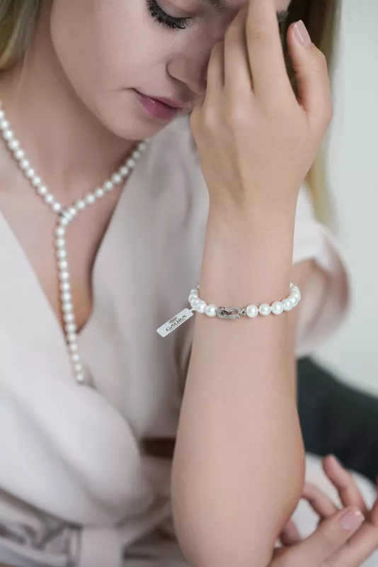 Elegantes Design-Perlenarmband weiß rund 7-8 mm, Designverschluss mit Zirkonia 925er Silber, Gaura Pearls, Estland Bild Elegantes Design-Perlenarmband weiß rund 7-8 mm, Designverschluss mit Zirkonia 925er Silber, Gaura Pearls, Estland Bild