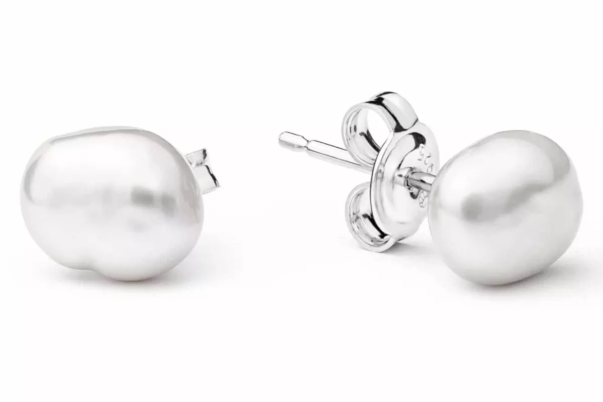 Moderner Perlenohrstecker barock 7-8 mm, 925er Silber Sicherheitsverschluss, Gaura Pearls, Estland Moderner Perlenohrstecker barock 7-8 mm, 925er Silber Sicherheitsverschluss, Gaura Pearls, Estland