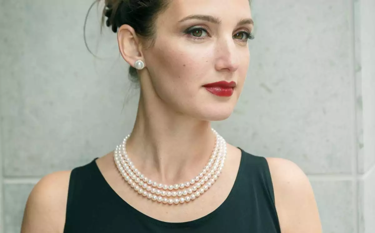 Elegantes 3-reihiges Perlencollier weiß rund 6-7 mm, 42 cm, Designverschluss 925er Silber, Gaura-Pearls