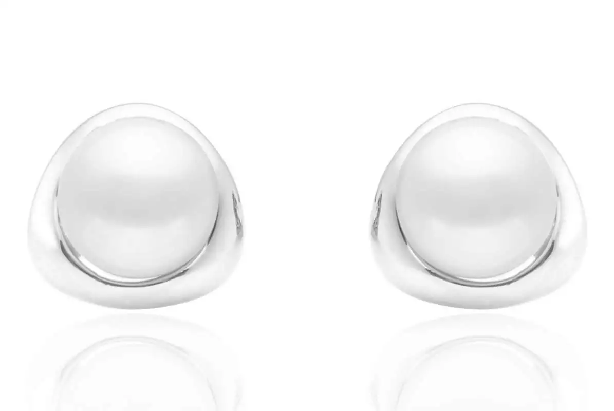 Moderner Perlenohrstecker weiß rund 8.5-9 mm, Fassung, Sicherheitsverschluss 925er Silber, Gaura Pearls, Estland