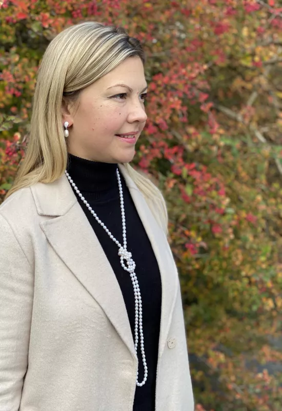 Elegante lange Perlenkette weiß reisförmig 6-6.5 mm, 120 cm, Gaura Pearls, Estland