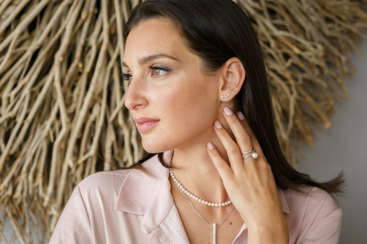 Geschwungener Ring mit weißer Perle 8-8.5 mm, Zirkonia, 925er rhodiniertes Silber, Gaura Pearls, Estland Bild 2