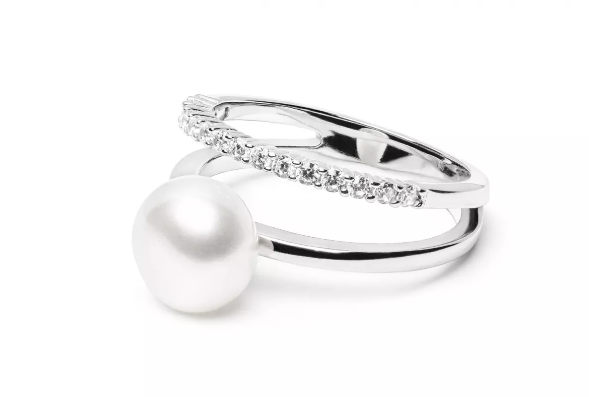 Eleganter Ring mit weißer Perle und parallelem Zirkoniaring, 925er rhodiniertes Silber, Gaura Pearls, Estland Eleganter Ring mit weißer Perle und parallelem Zirkoniaring, 925er rhodiniertes Silber, Gaura Pearls, Estland